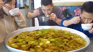 【超小厨】肉食版“宫保鸡丁”，汤汁下饭最安逸，小杨又不减肥了！光盘走起！