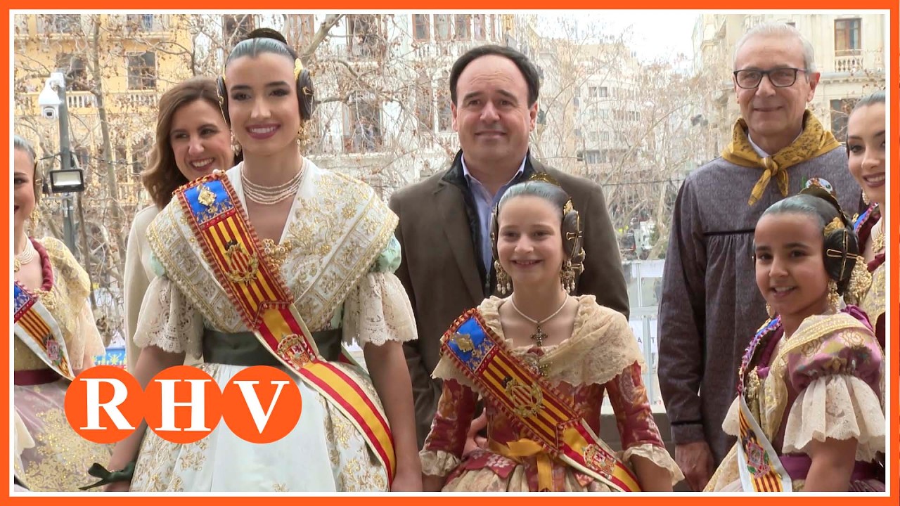 El president de la GVA ha assistit a la mascletà celebrada a la plaça de l’Ajuntament de València