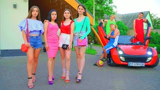 Diana Et Les Pom-Pom Girls Quittent Souvent Le Camp Dété Histoire Amusante