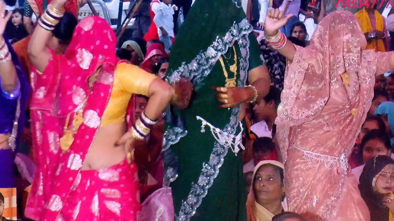 करहल के यूट्यूब वालें भाई की पत्नी का सुंदर डांस पीपल आश्रम तिरकारा सैफई में दुर्वेश शास्त्री जी 