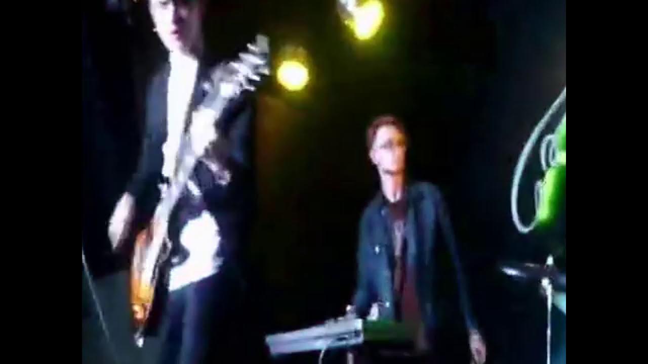 Песни твоей новой стремной текст. Любимая песня твоей сестры. Песни твоей новой стремной текст. Когда заиграла твоя песня. Оглянись вокруг текст.