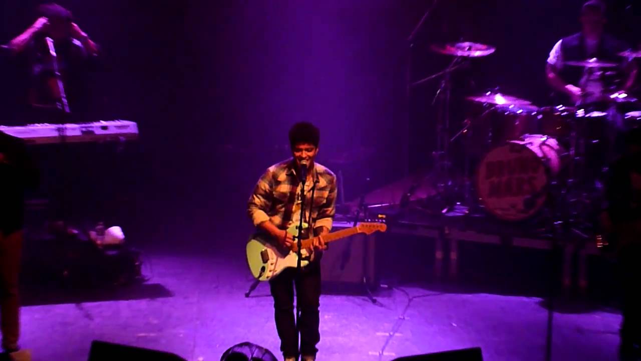 Bruno Mars - Billionaire (part 1) @ La Cigale, Paris, France