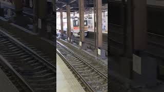 金山駅で、３１５系電車を発車直後の様子　時速１３０キロメートル運転実施開始当日