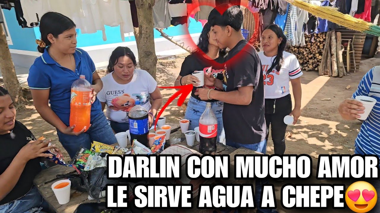DARLIN Bien Enamorada Le Sirve Agua A CHEPE Enfrente De Todos😍 Todos Se Quedaron Boca Abierta 😱