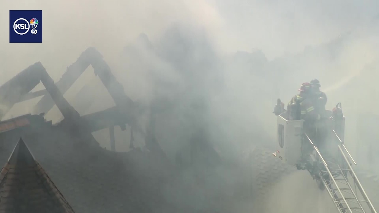 Neighbors grateful no one hurt in massive house fire - YouTube
