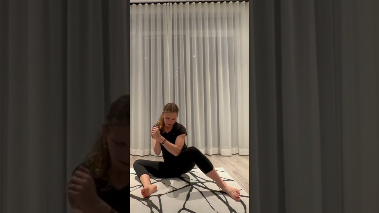 Hip swivel exercise sale