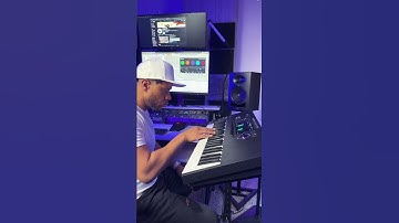 Music Producer Making Beat on Komplete Kontrol MK3 #ableton