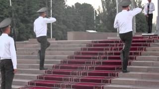 Changing of the Guard in Kyrgyzstan, Bishkek. Смена караула в Бишкеке.