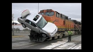 Live Train Vs Car experiment 2020  train  accident screenshot 4