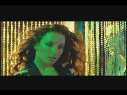 Вика дайнеко лицо. Вика дайнеко дыши. Клипе вики дайнеко. Дайнеко и корни глаза в глаза. Дайнеко дыши.