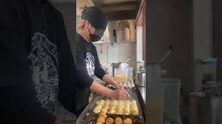 プロが焼く目隠したこ焼き。