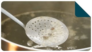 Afschuimen Van Een Bouillon Keukentechniek