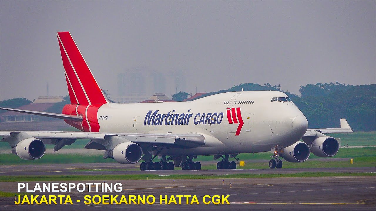 COOL Planespotting at Jakarta Soekarno Hatta CGK/WIII (4K)