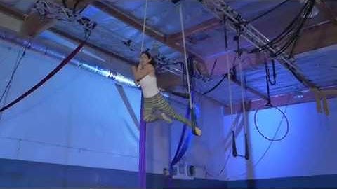 Static Trapeze "Winter Song" Performance