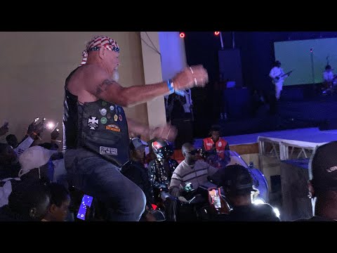 Raymer Apinda Pa Stage Na Hulk Hogan At His Album Launch