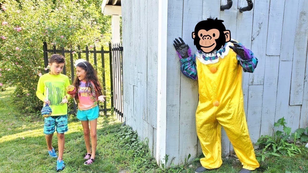 Petualangan Lucu Heidi dan Zidane 🍬 Main Permen dan Lolipop dengan Monyet Besar 🐒