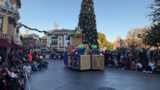A CHRISTMAS FANTASY PARADE 🎄✨🎊🎆
I had a great spot for Disneyland’s Christmas Fantasy Parade and wanted to share it with you guys! Xo Allison
#achristmasfantasyparade #disneyland #mainstreet A CHRISTMAS FANTASY PARADE 🎄✨🎊🎆