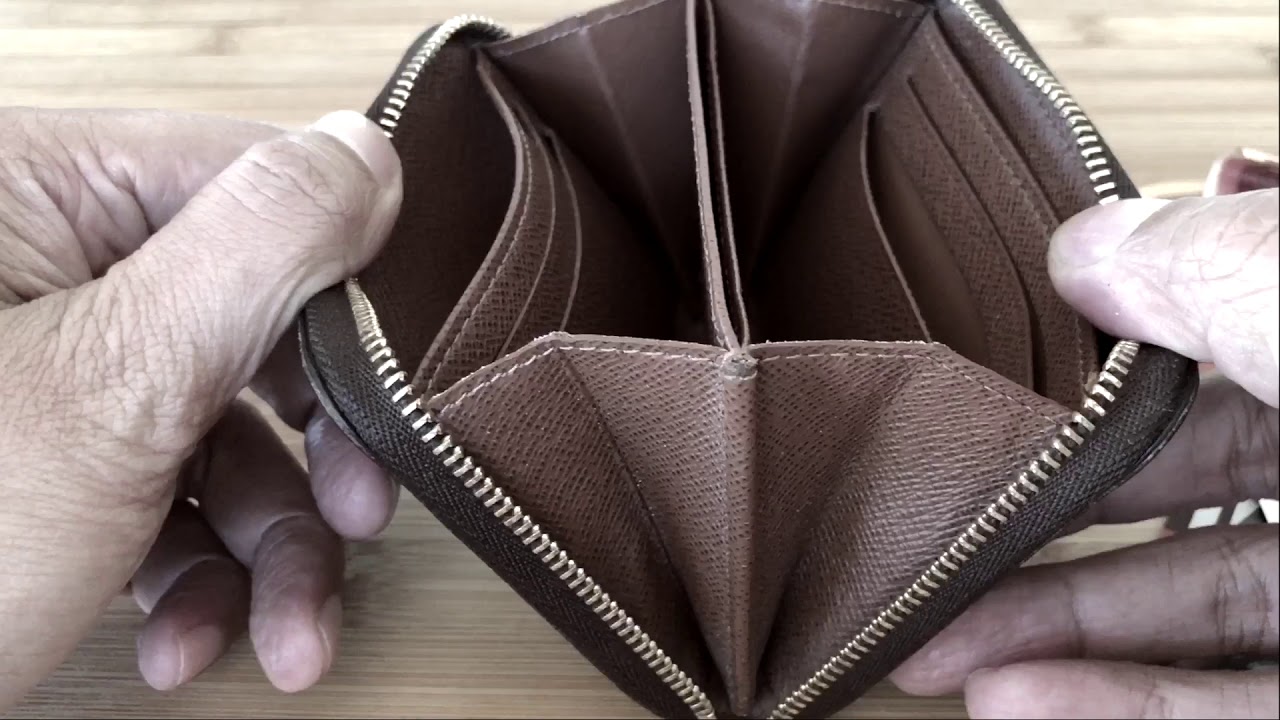 What’s in my Louis Vuitton Zippy Coin Purse?