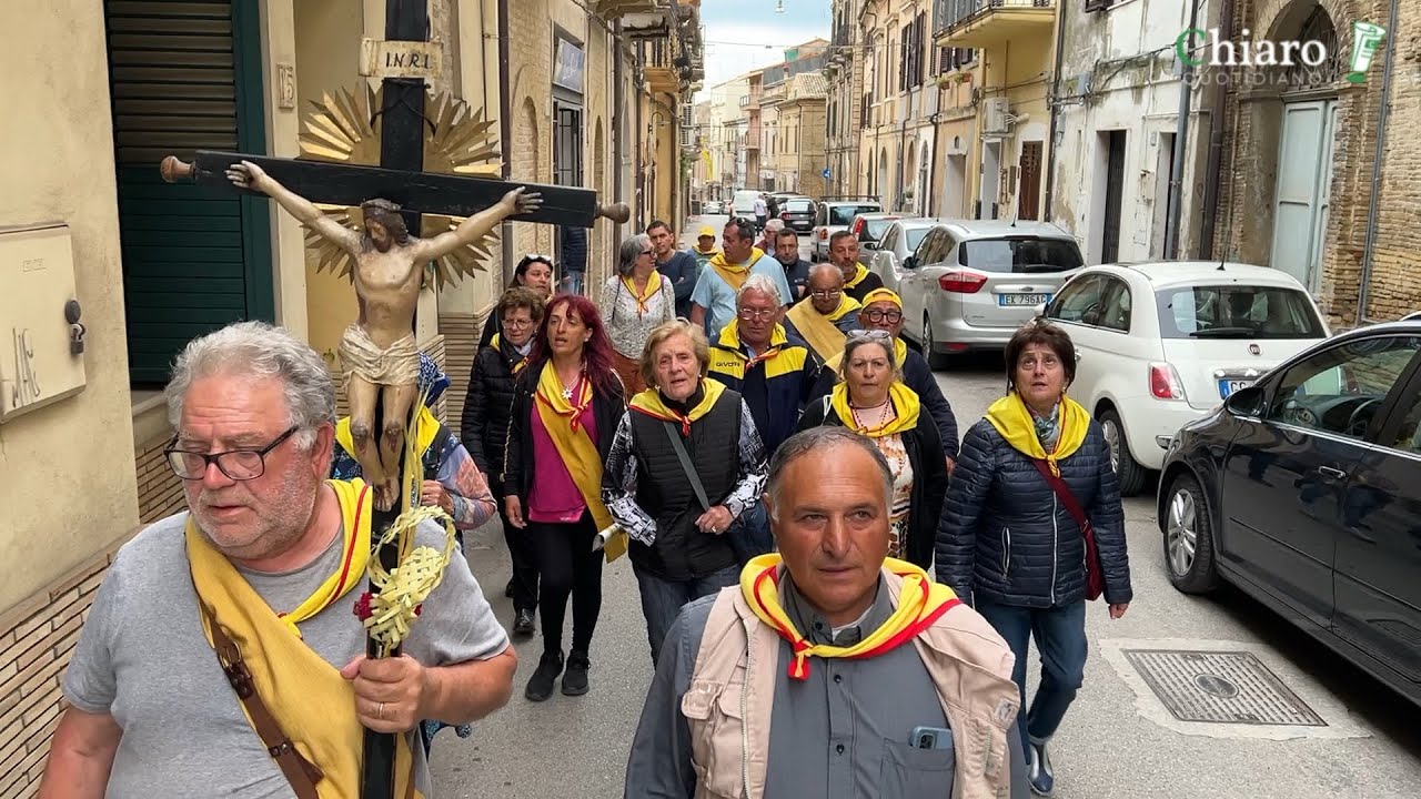 Pellegrini a piedi da Vasto a Bari per San Nicola