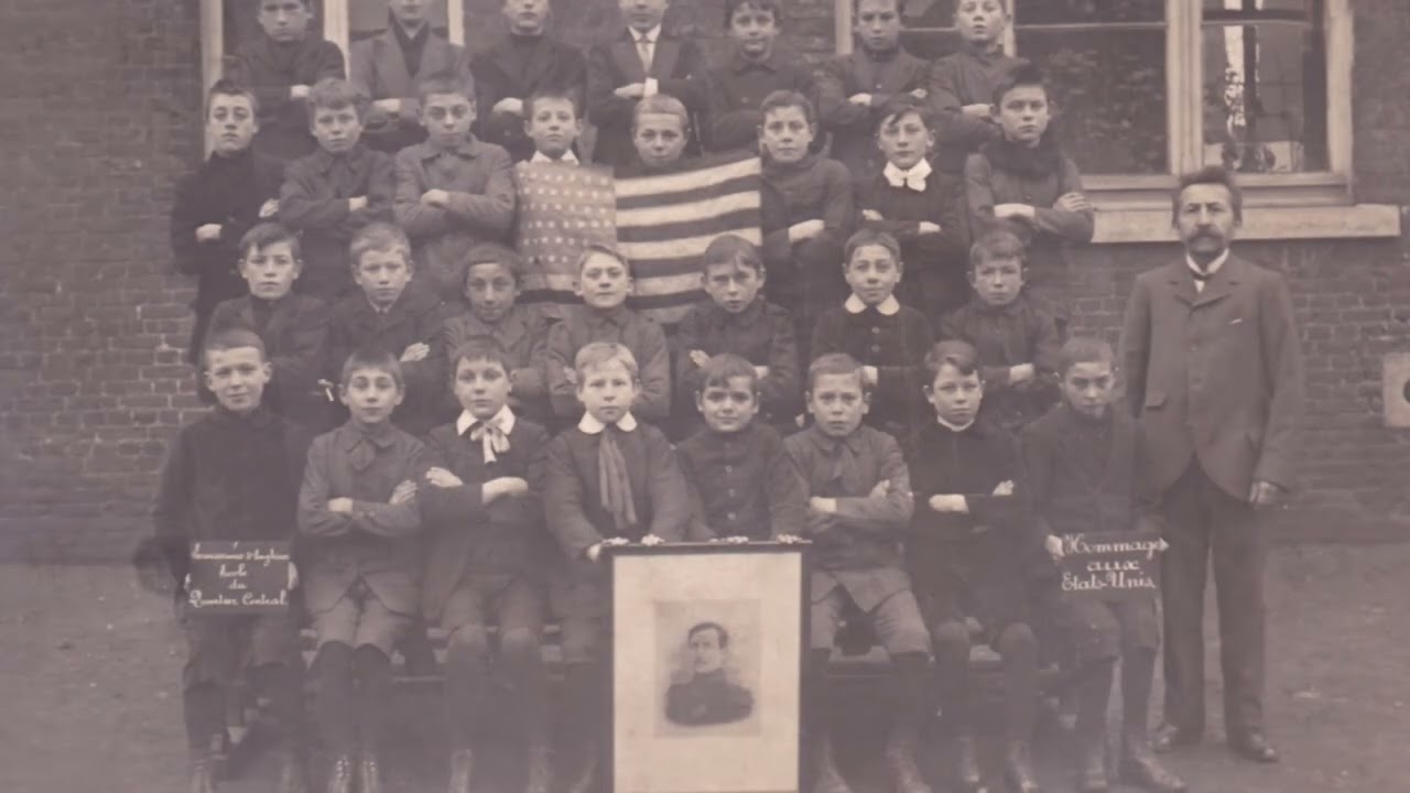 Photos de classes écaussinnoises au début du siècle dernier