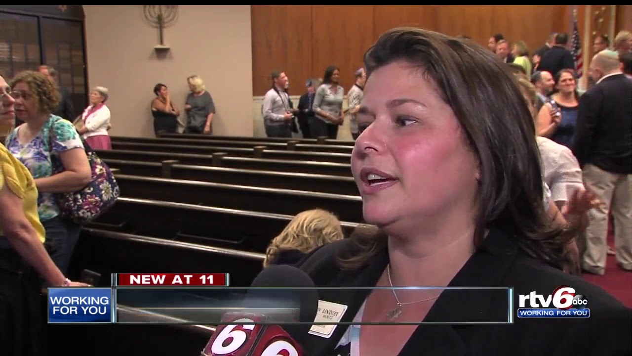 Community stands with Carmel synagogue after anti-Semitic vandalism