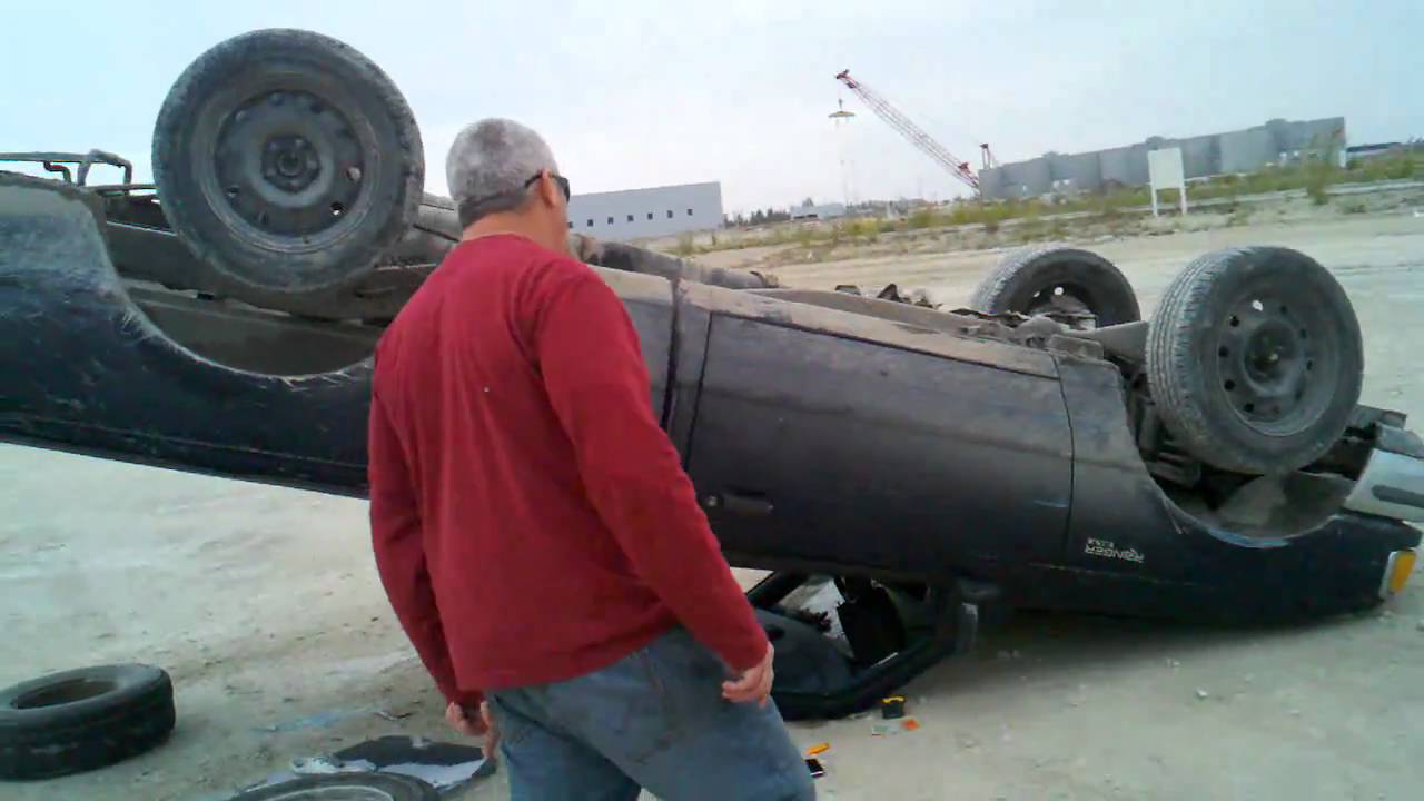 Ford ranger roll over crash - YouTube