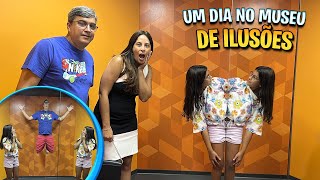 Um dia inteiro no Museu de Ilusões de Orlando - Família Maria Clara e JP