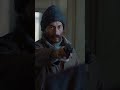 Karısını bulmak uğruna engel tanımıyor #özgegürel #ahmetmümtaztaylan #shorts #karkımızı