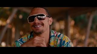 Spring breakers - Alien si fa conoscere