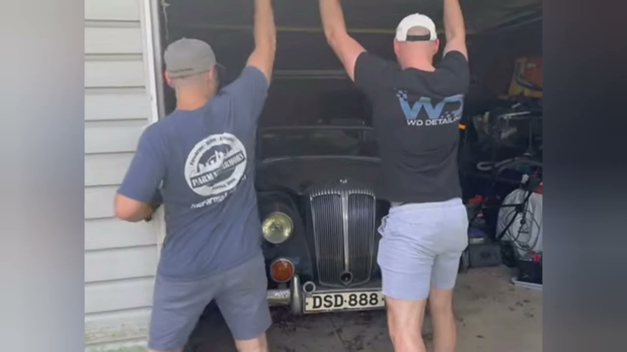 Найден 72 летний кабриолет Daimler DB18 Barn 1951