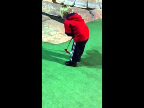 Jace and Jojo play golf