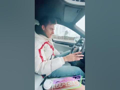 Влад а4 около машины