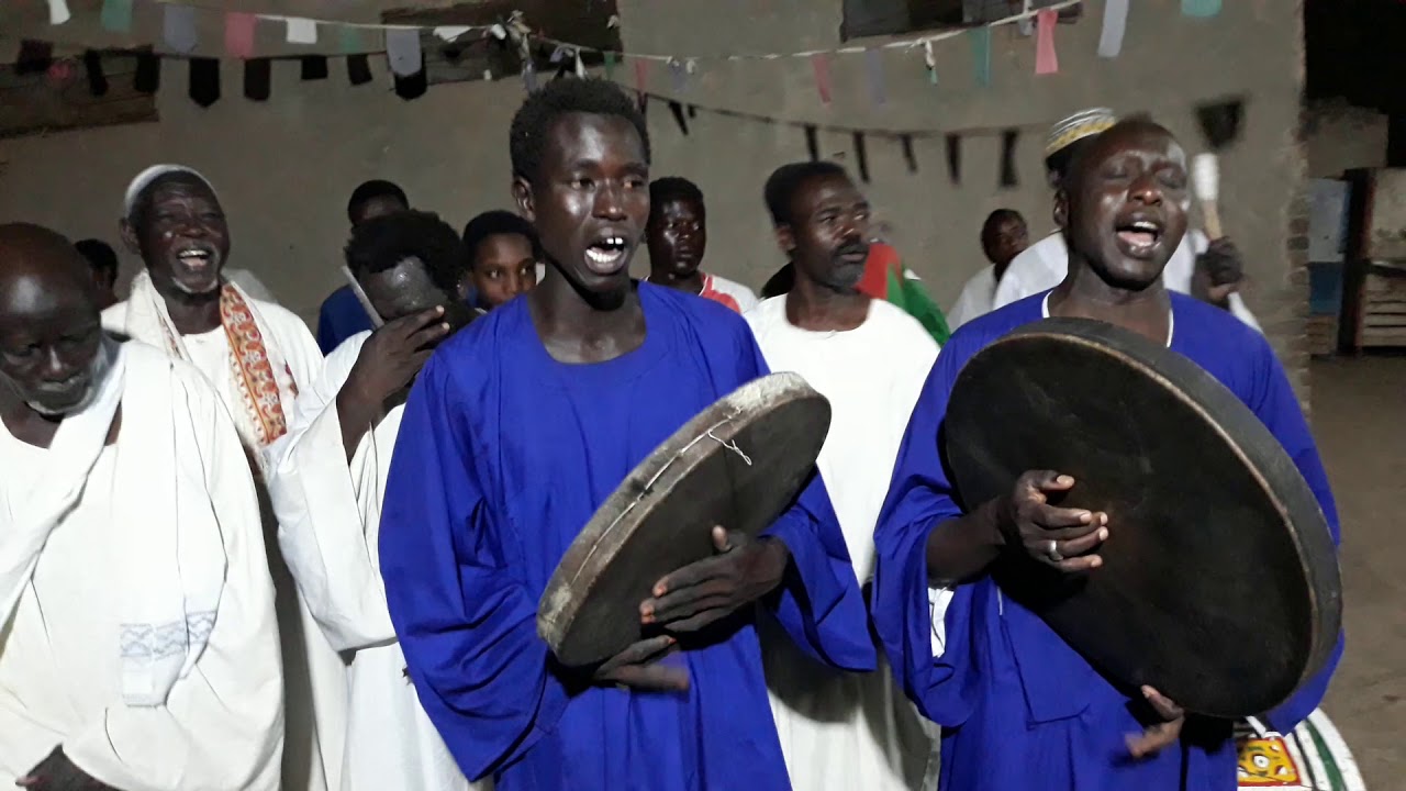 ازرق طيبة يتقبل التعازي من شباب تقلي