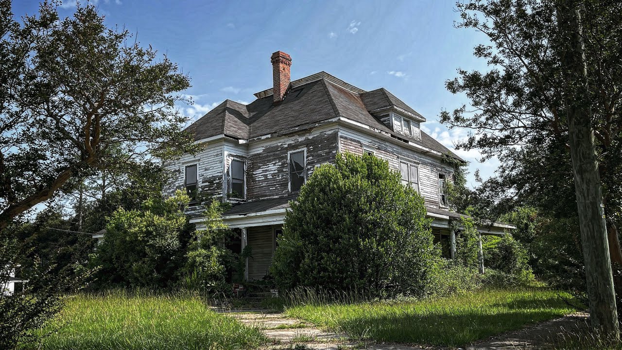 Step Inside This Abandoned Plantation House in A Ghost Town