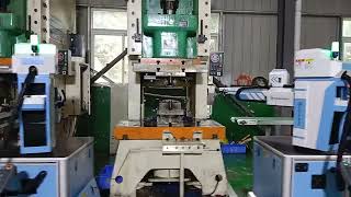 Five 3kg swing-arm manipulators work in tandem with a 200T Yangli press to manage components.