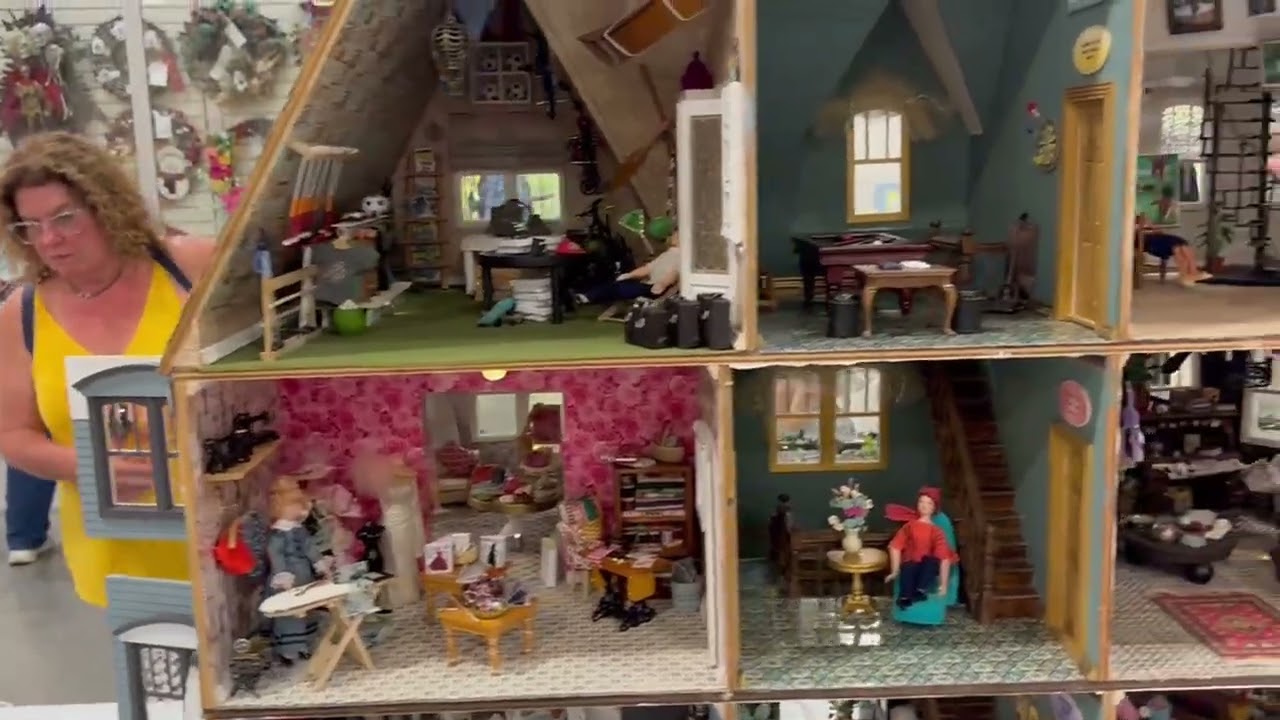 “Dr. Q. Tours the Tiny Elite: Miniature Mansion & Pint-Sized Vendors at the 2025 Ohio State Fair”