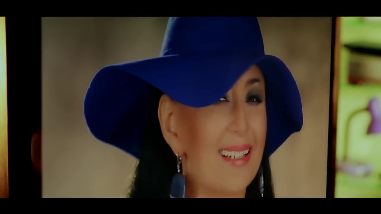 Песня в казахстане я живу. Казахские клипы. Мадина Садуакасова фото. Казахстанская песня популярная. Казахская песня популярная 2017.