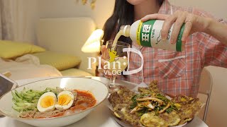 Homebody with days & nights changed. When hot, cold noodle & meat pancake. Cherry blossoms.