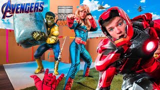 Iron Man Vs Spiderman The AVENGERS MOVIE! Box Fort challenge!