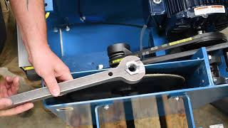 Replacing a saw blade