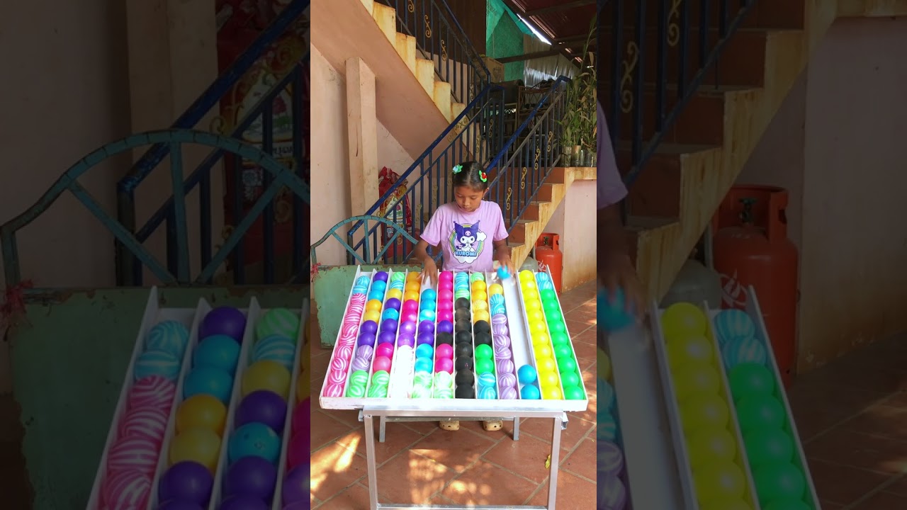 Can You Identify The Rule That Governs This Seemingly Random Color Arrangement