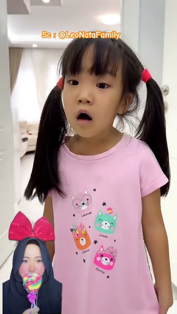 SENDAL PAPA MAMA KOQ TERBALIK ⁉️ Lahh adek juga ? @LeoNataFamily #shorts #funny #dubbing