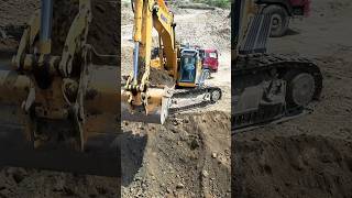 Máy Xúc Komatsu PC700LC Đang Múc Đất Cẩu Lên Xe Ben Phía Sau #excavator #ningningtv #mayxuc #komatsu