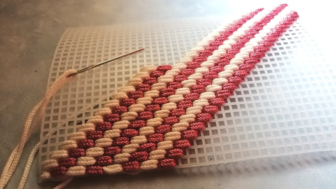 DIY Sunglass Case wih Plastic canvas - How to make a sunglasses case #diy #plasticcanvas