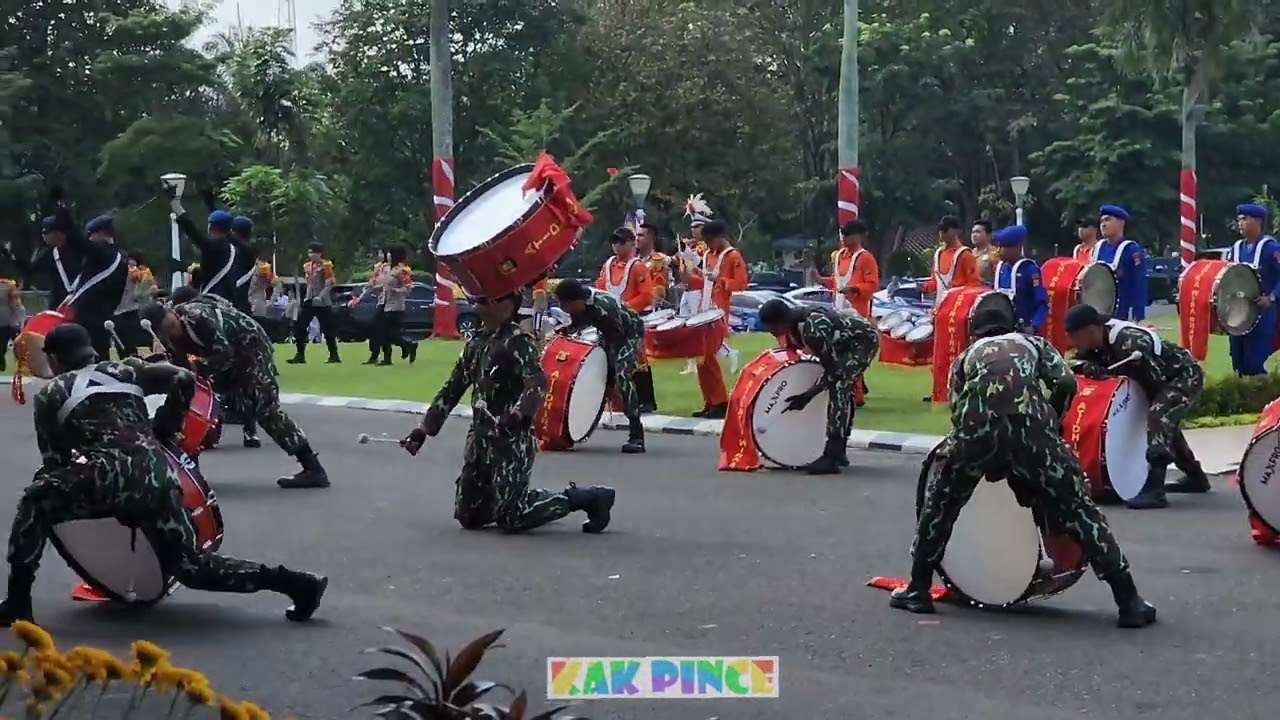 Marching Band ATHIDIRA WIRABHAKTI POLDA SUMSEL tampil memukau di Hari Bhayangkara ke 76