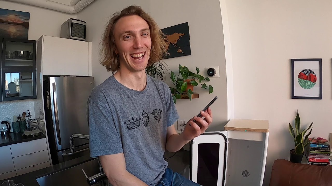 Unboxing a Grobo... with a kitty!