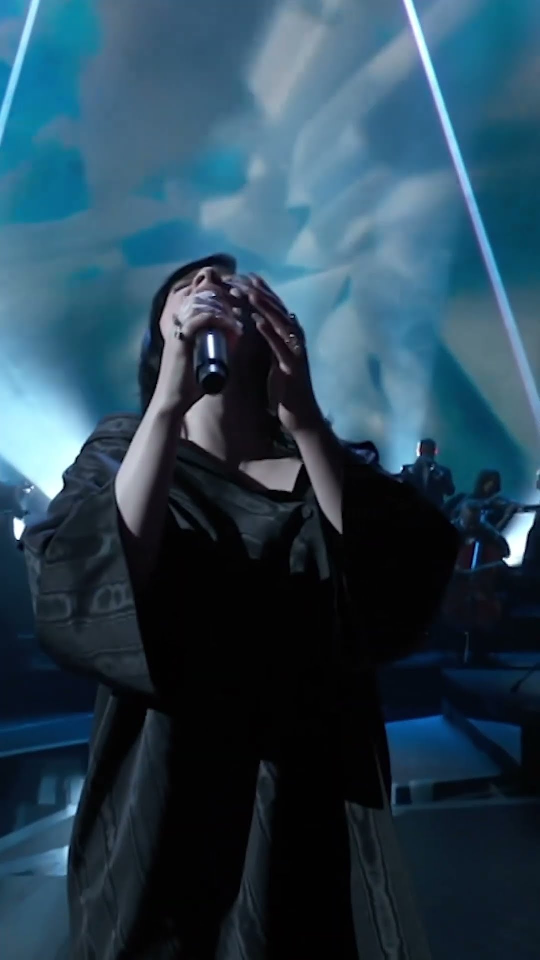 Billie performing “No Time To Die” at the 2022 Oscars in honor of the song turning 4 today?