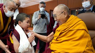 Grand receiving ceremony for venerableGeshi acharya Thupten loden’s Yangsi rinpoche at DenmaKhamtsen