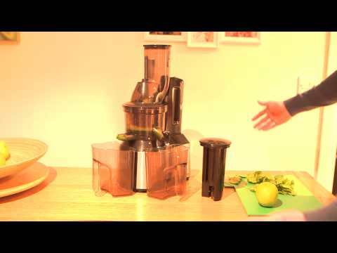 Making a green juice in my JR Ultra 8000 Whole Slow Juicer - YouTube