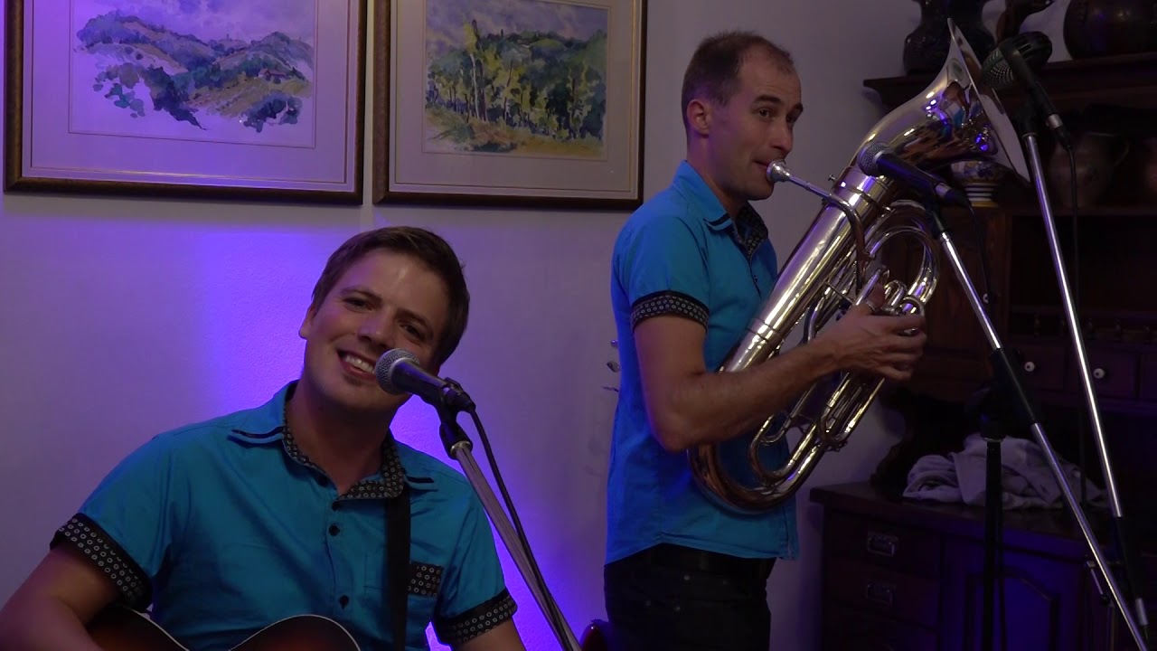 Ansambel Jurčki Mi ga spet žingamo (AVSENIK)